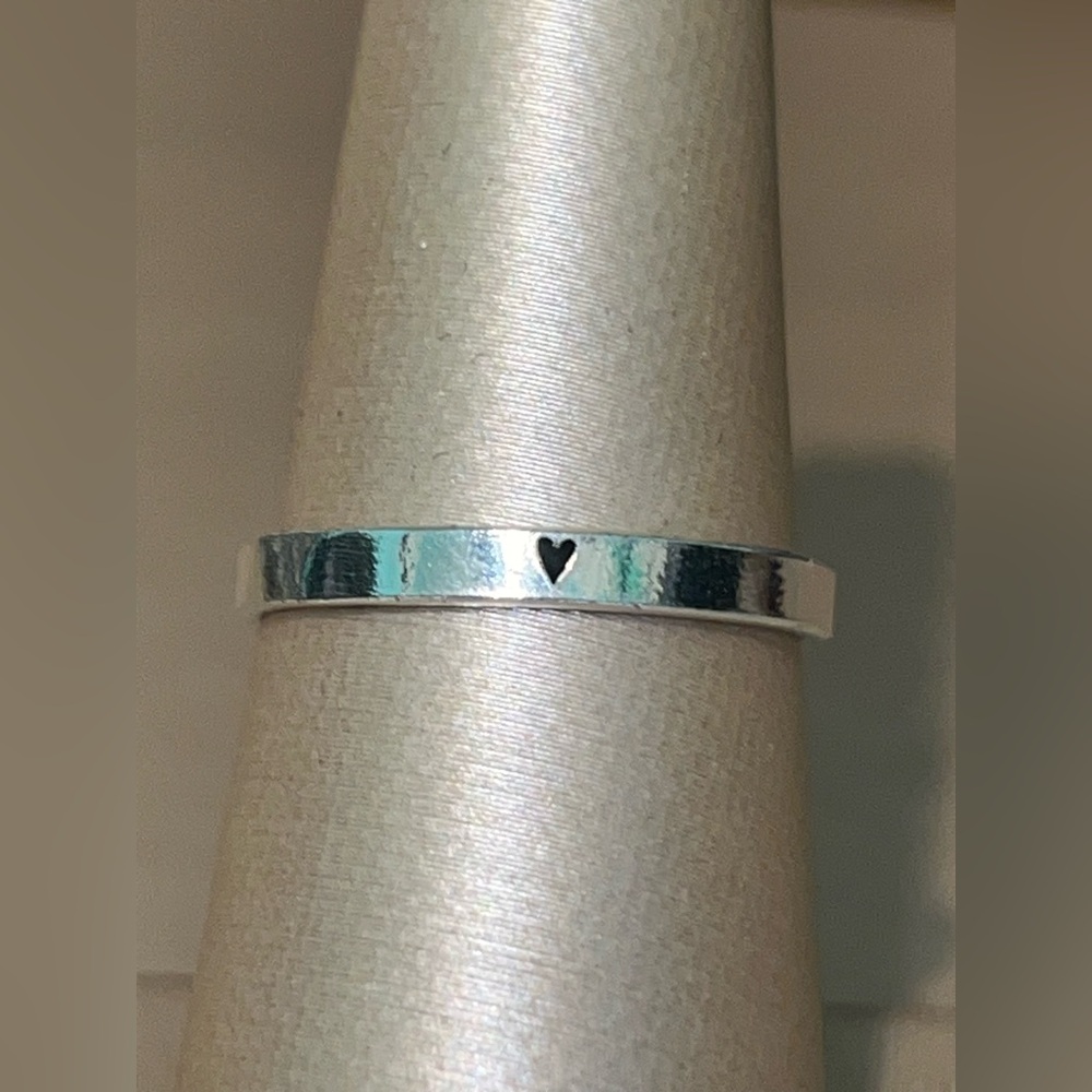 Silver ~ 🖤 Ring - Picture 2 of 4